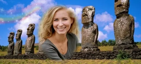 🗿Stand Beside The Iconic Moai On Easter Island - Free Download!