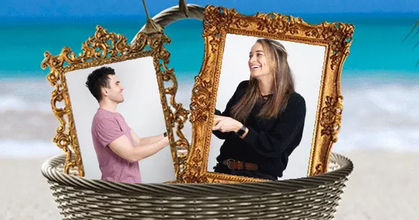 Frame With 2 Photos In The Basket And On The Beach!