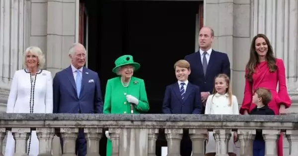 The Queen Surprised Platinum Jubilee Crowds On The Last Day Of Celebrations. How Well Do You Know Her?