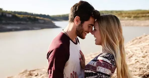 Build Your Own Fake Boyfriend To Learn Why People Love You！