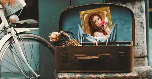 Фоторамка с ретро чемоданом. Добавьте свое фото!